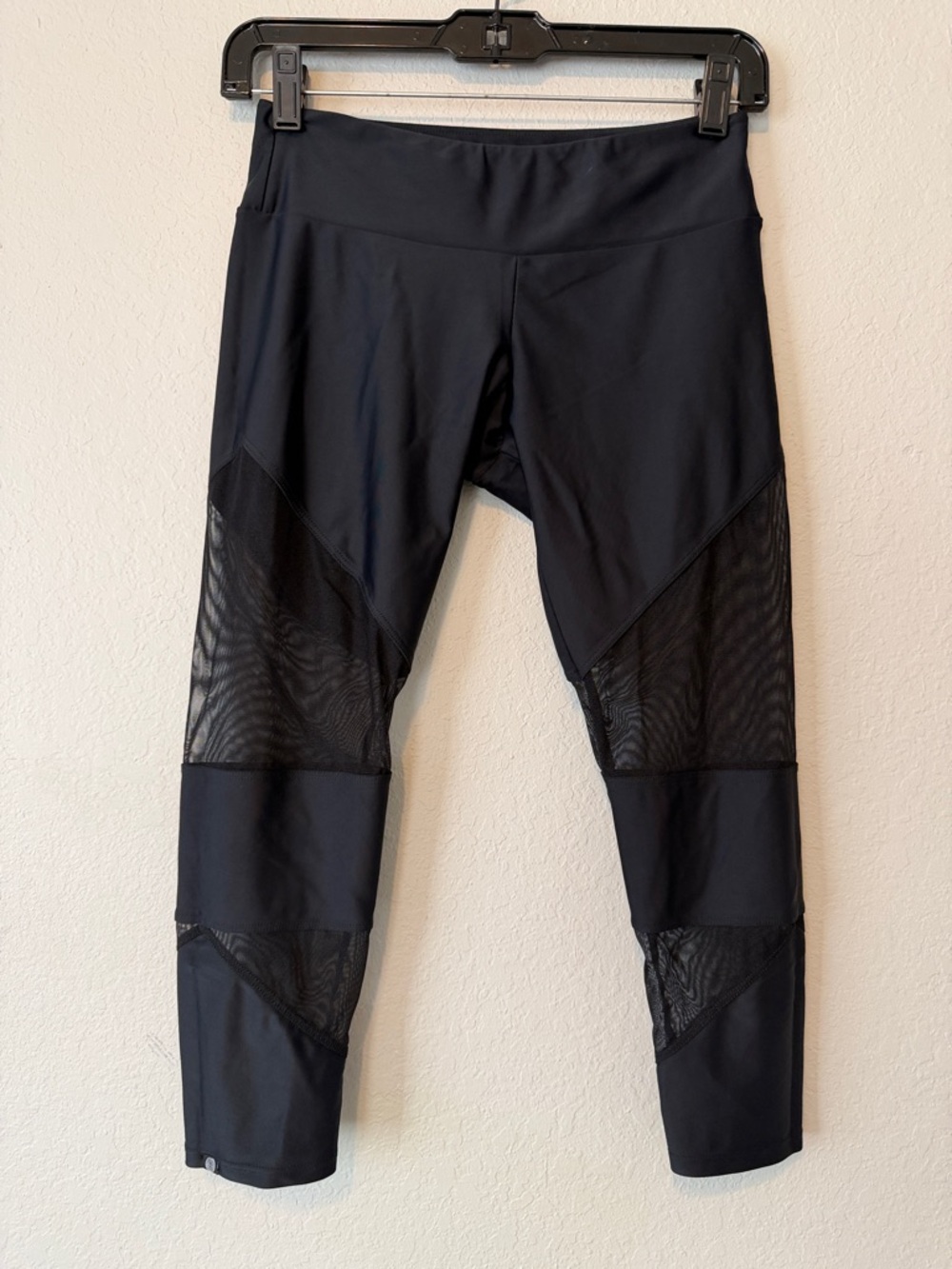 Onzie Black Cropped Mesh Panel Leggings